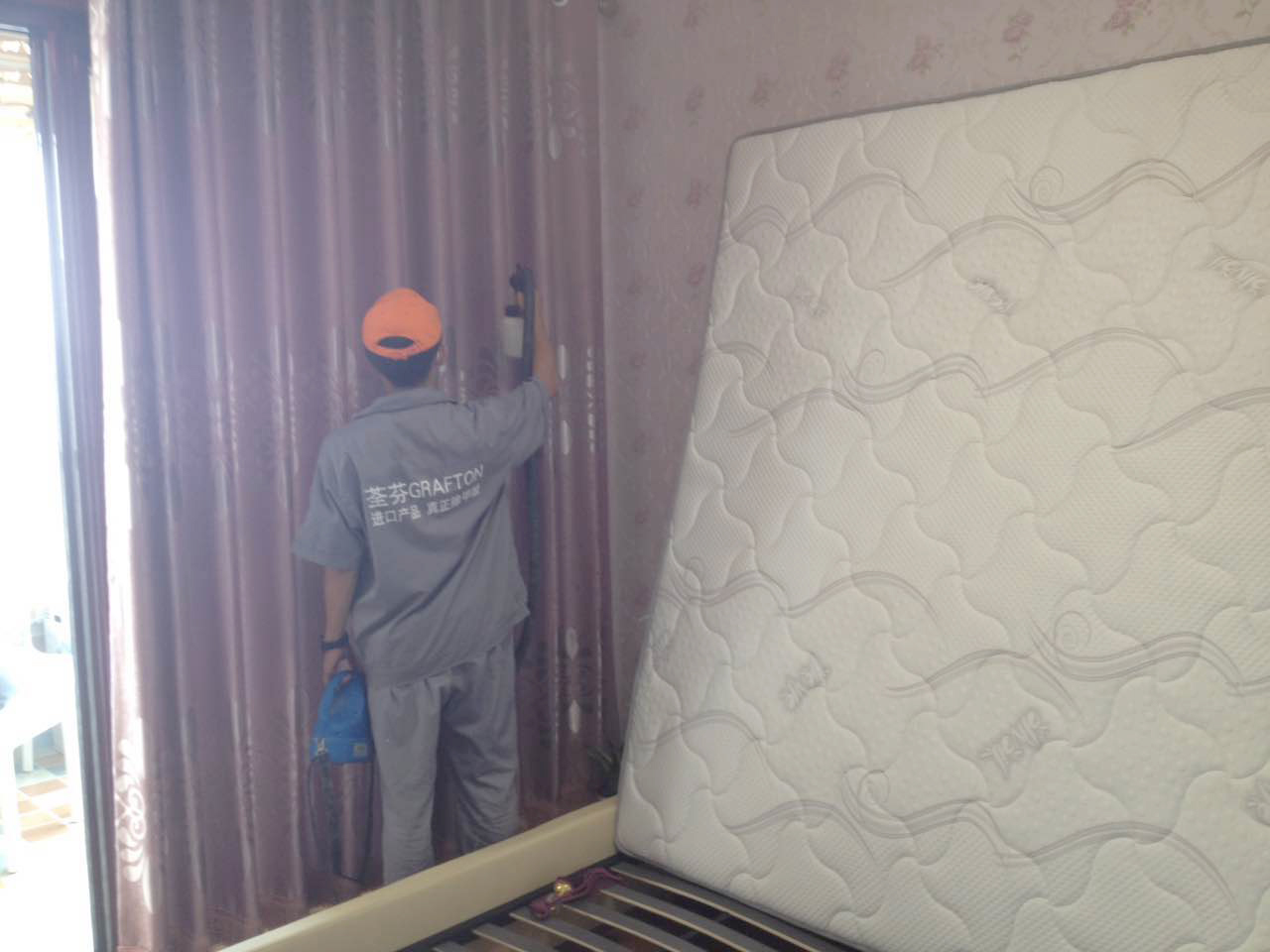 臥室窗簾、床墊全方位施工
