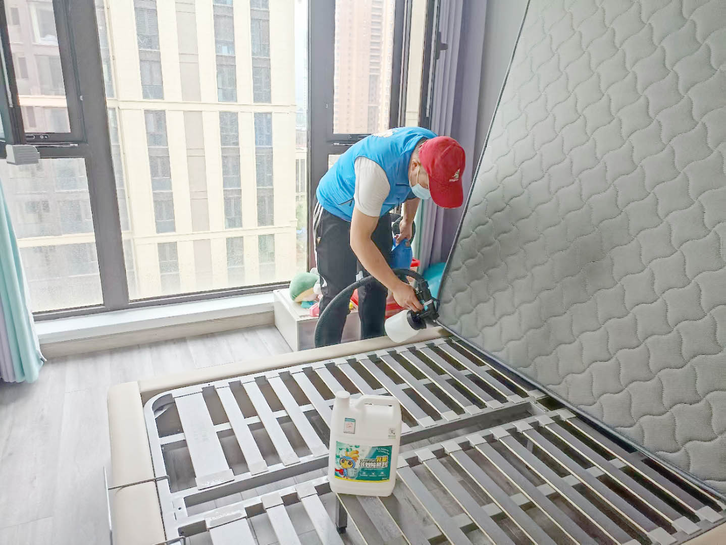 臥室床架龍骨噴涂治理